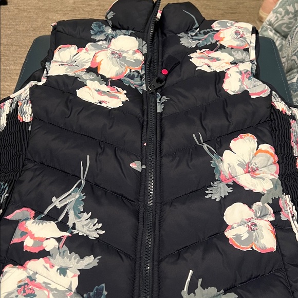 EUC, JOULES CLOTHING FLORAL QUILTED PUFFER VEST, NAVY HIGH GROVE PRINT SIZE US 6 - Picture 11 of 11